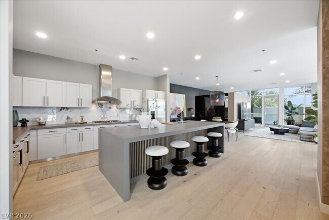 Photo - 4575 Dean Martin Dr Unidad 307