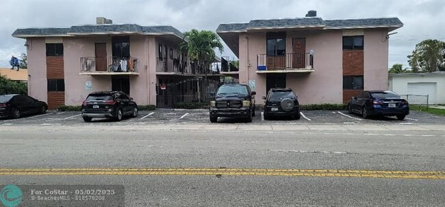 Photo - 2545 Taft St Apartamento Unidad 208