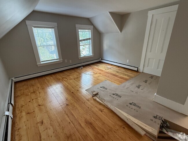 Building Photo - 4 E Watson St Unit #3 Rental