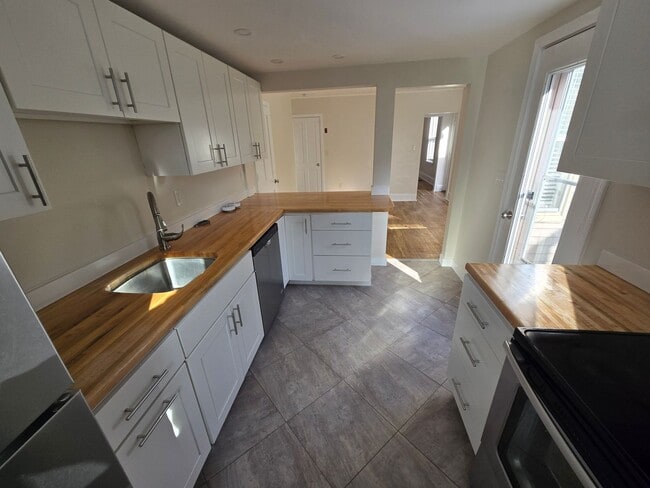 Building Photo - 18 School St Unit 200-181