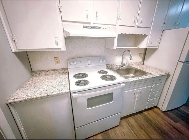 Building Photo - Spruce Street Unit 1