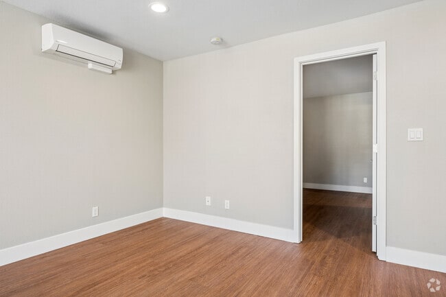 1BR, 1BA - 480SF - Dining Room