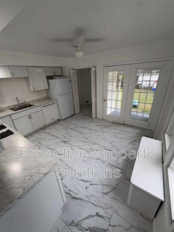 Photo - 718-720 Archbald St Unit 718