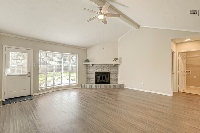 Photo - 910 Redway Ln