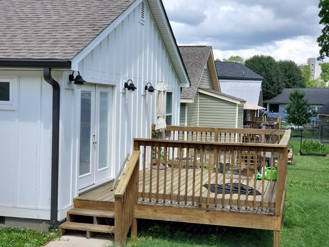 Photo - 606 Van Dyke St