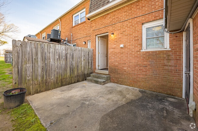 2BR, 1.5BA - 965SF Back Porch Angle 2