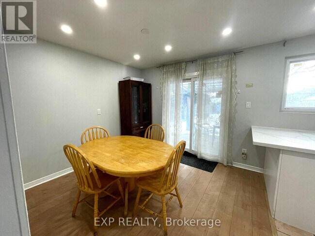 Photo - 184 Hollyberry Trail