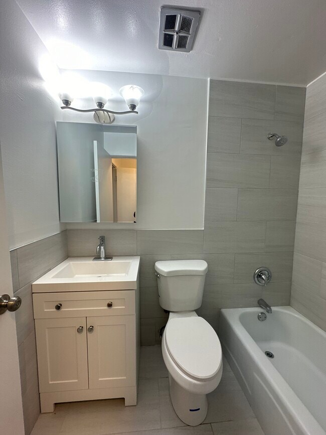 Photo - 3815 N Pine Grove Ave