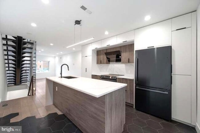Building Photo - Gorgeous 3-Bedroom (or 2BR + Office) Townhome in the Heart of Northern Liberties! Available July ...