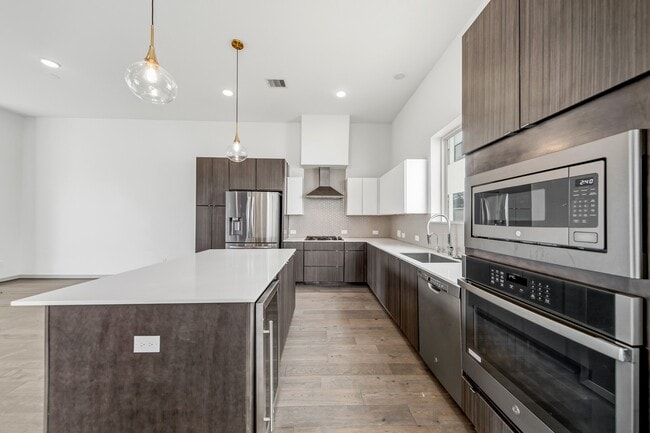 1918 Goliad St Unit B