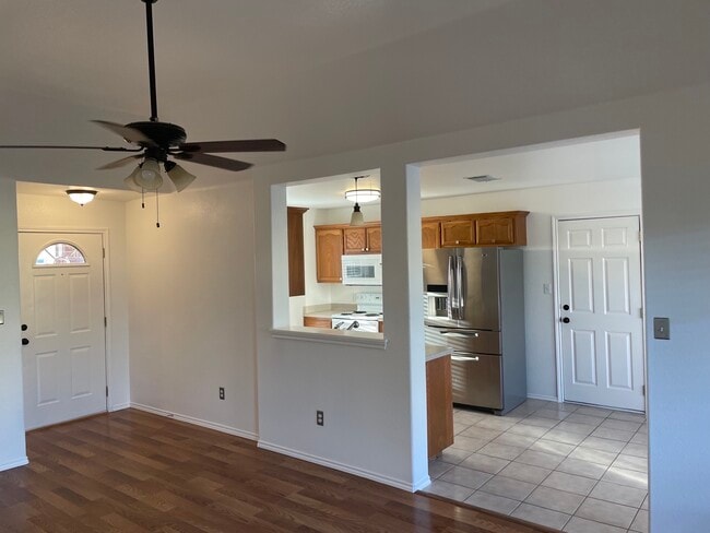 Photo - 2404 Thomas St