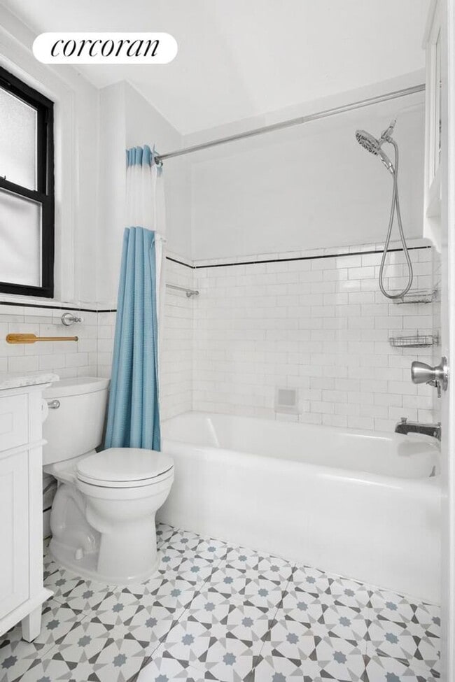 Photo - 211 E 35th St