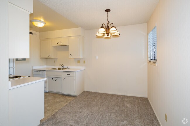 1BR, 1BA - 800SF - Dining Room
