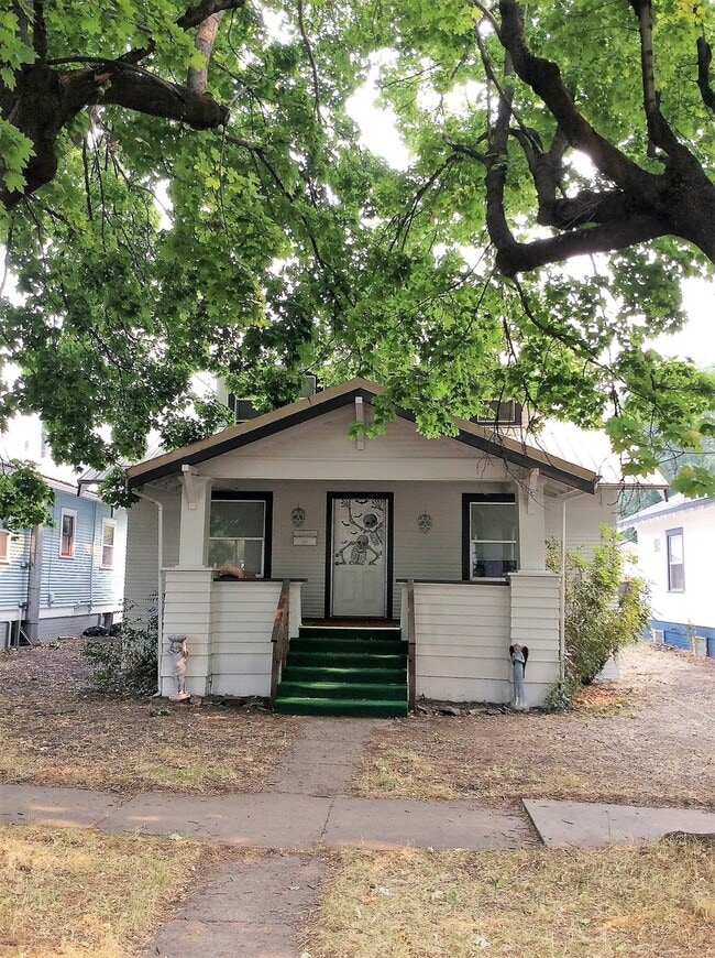 Building Photo - 1305 8th St Rental