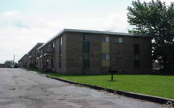 Warrensville Manor - Warrensville Manor Apartments