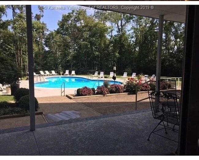 Beautiful landscaping and pool - 1800 Roundhill Rd Unit 802