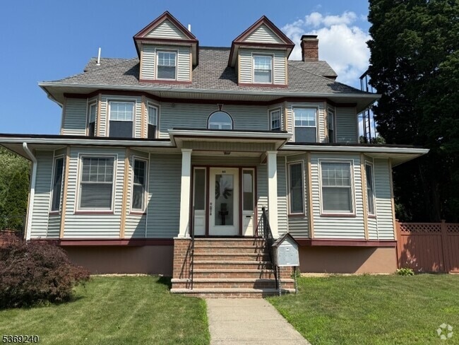 Building Photo - 60 Hawthorne Ave Rental