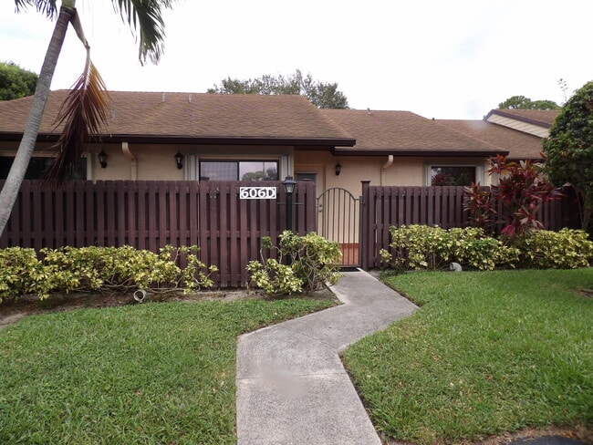 Photo - 606 Sea Pine Way