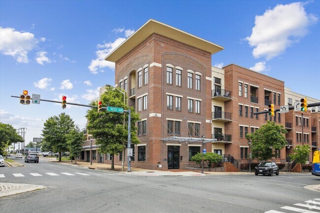 Building Photo - 181 E Reed Ave Unit 206 Rental
