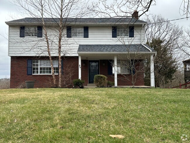 Building Photo - Colerain- 4 bed 2.5 bath 2 car garage Trad... Rental