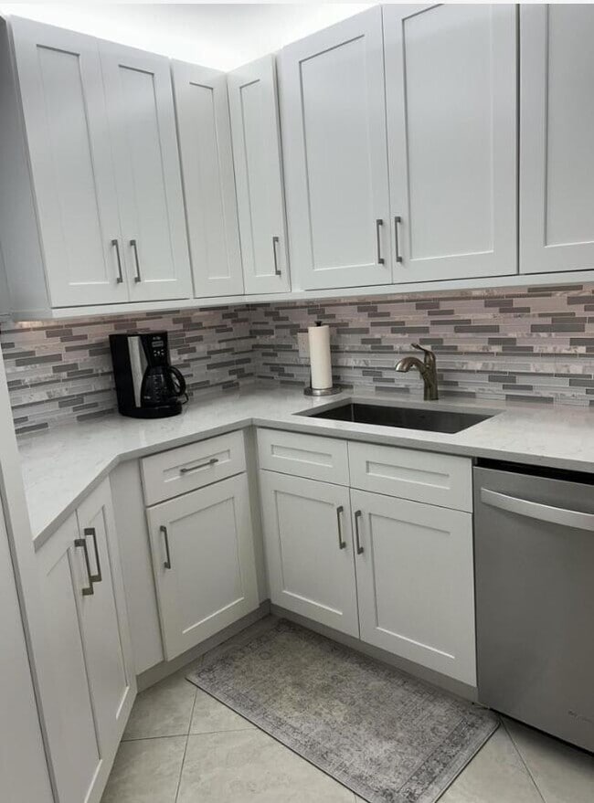 Building Photo - 5851 Camino Del Sol Unit 203