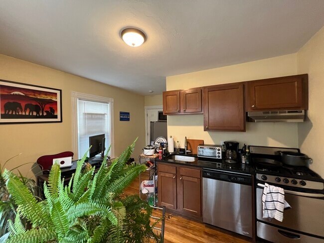 Building Photo - 8 Symphony Rd Rental