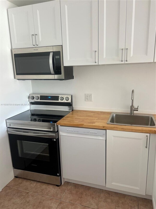 Photo - 1455 N Treasure Dr Unit 5B