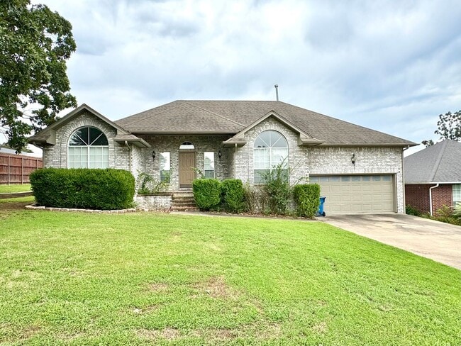 Building Photo - Well-maintained 3-bedroom, 2-bath home in ...