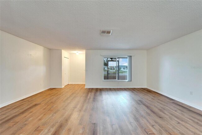 Photo - 1010 Yellowbird Pl