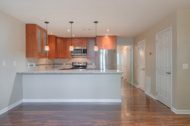 Photo - 846 Patrick Henry Dr