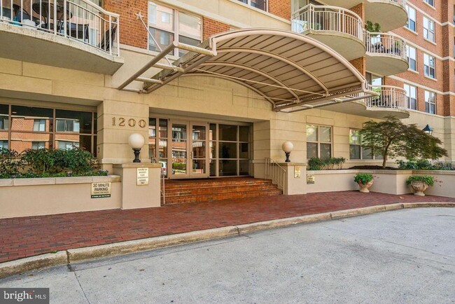 1200 Braddock Pl Unit 814