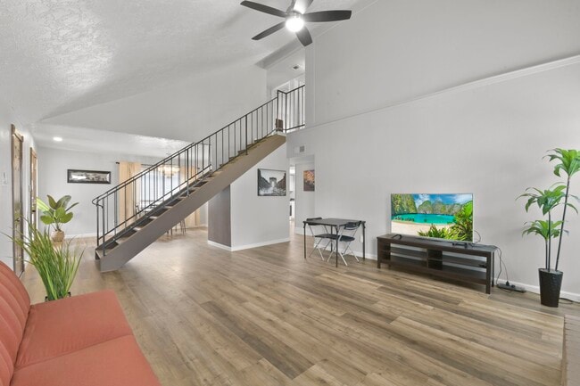 Photo - 707 Land Grant Dr