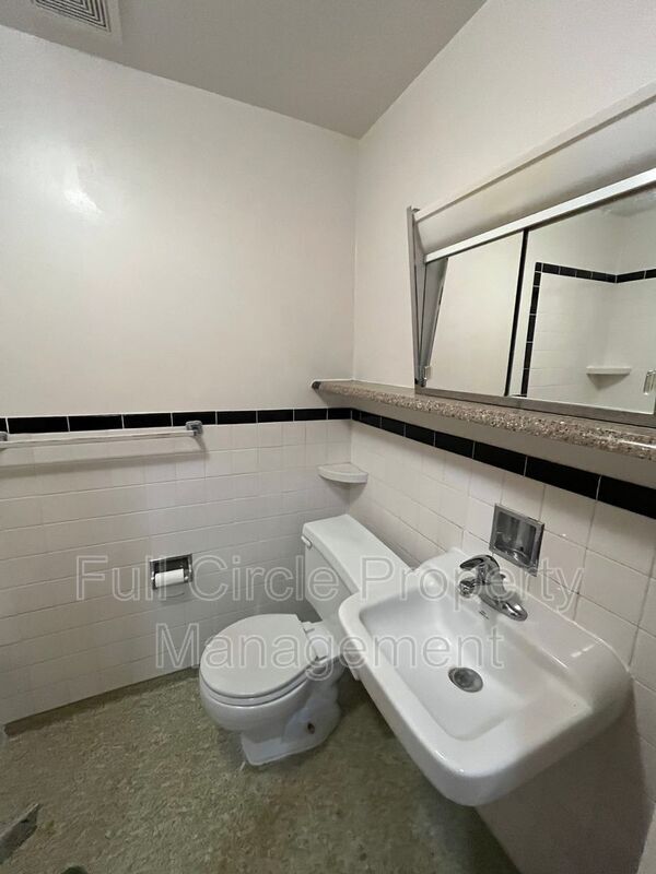 Photo - 2415 F St Unit #4