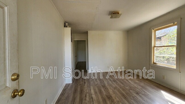 Photo - 140 Realty St
