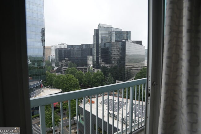 Building Photo - 3324 Peachtree Rd NE Unit 1013 Rental