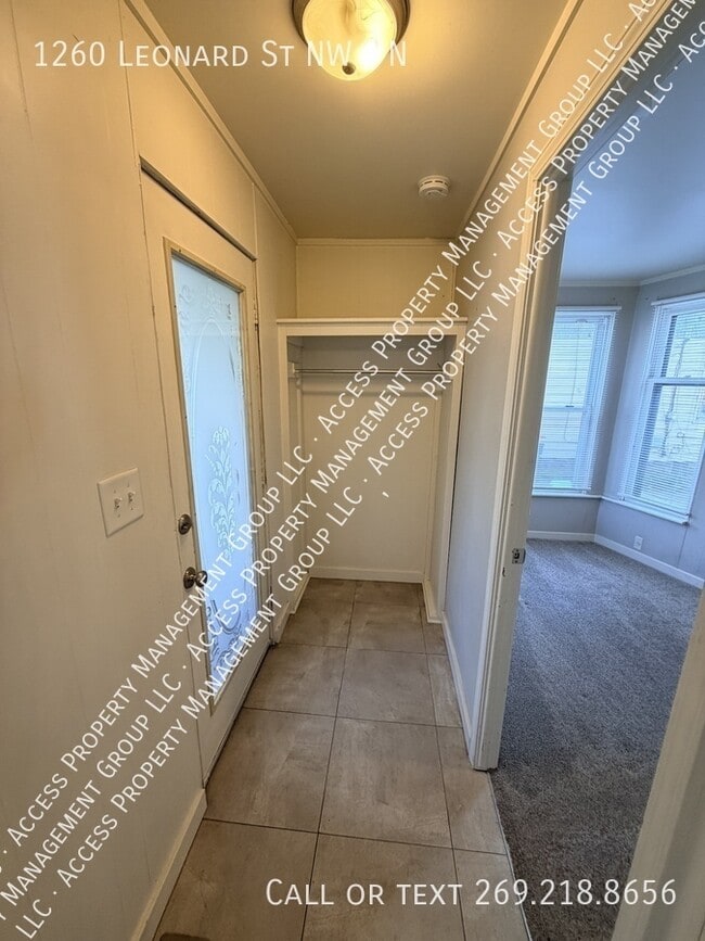 Photo - 1260 Leonard St NW