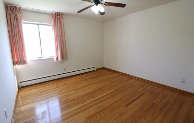 Building Photo - 3 Bed/2 Bath House in the Suncrest Area -Available 06/04/2026