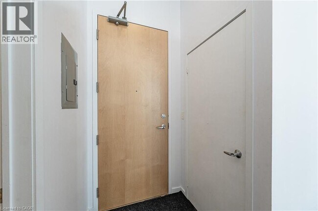 Photo - 404 King St E Unit 402