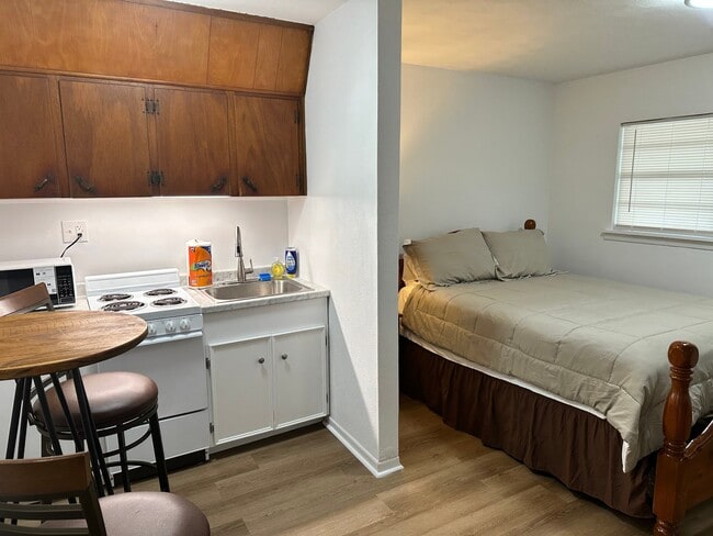 Photo - 1708 Holloman Dr Unit Apt. 9