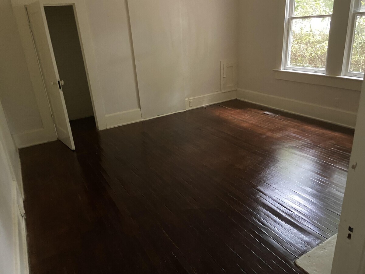 Photo - 306.5 E Jane St