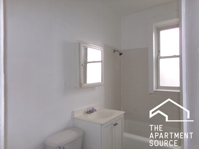 Photo - 6572 N Lakewood Ave Unit 3