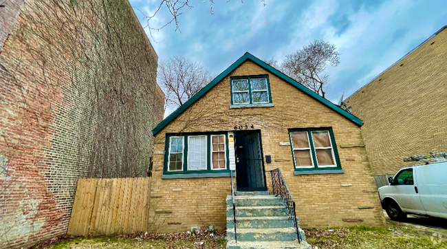 Building Photo - 6034 S Michigan Ave Rental