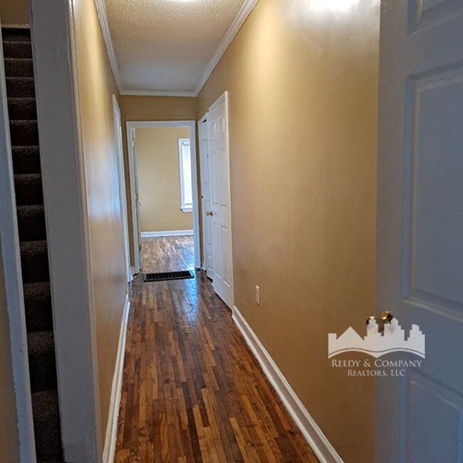 Photo - 2949 Yale Ave