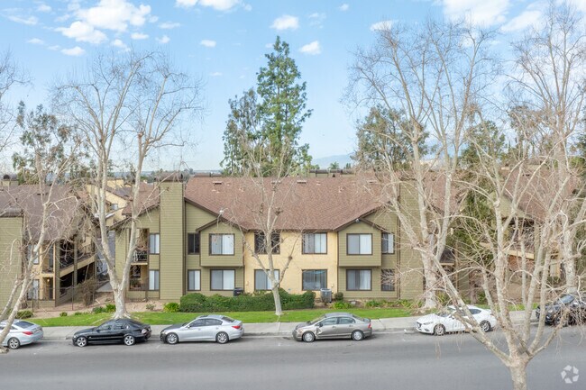 Parkwood Knoll Apartments