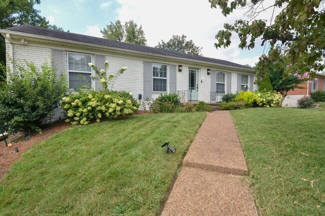 Building Photo - Stunning in Nashville Rental