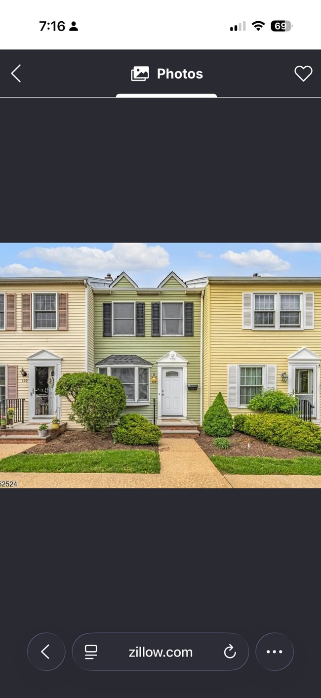 Building Photo - 118 N Bridge St Unit 118 N. Bridge St.