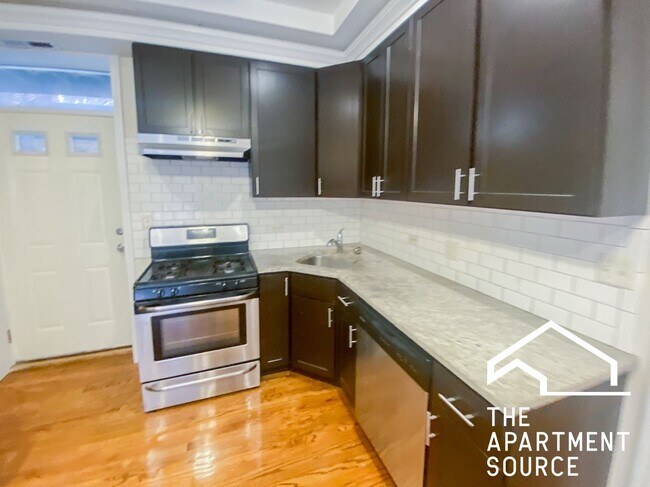 Building Photo - 853 W Cornelia Ave Unit 2S