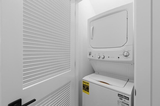 Photo - 2 bedroom in Chicago IL 60613 Unit 103