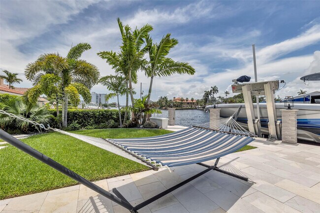 Photo - 2005 N Riverside Dr