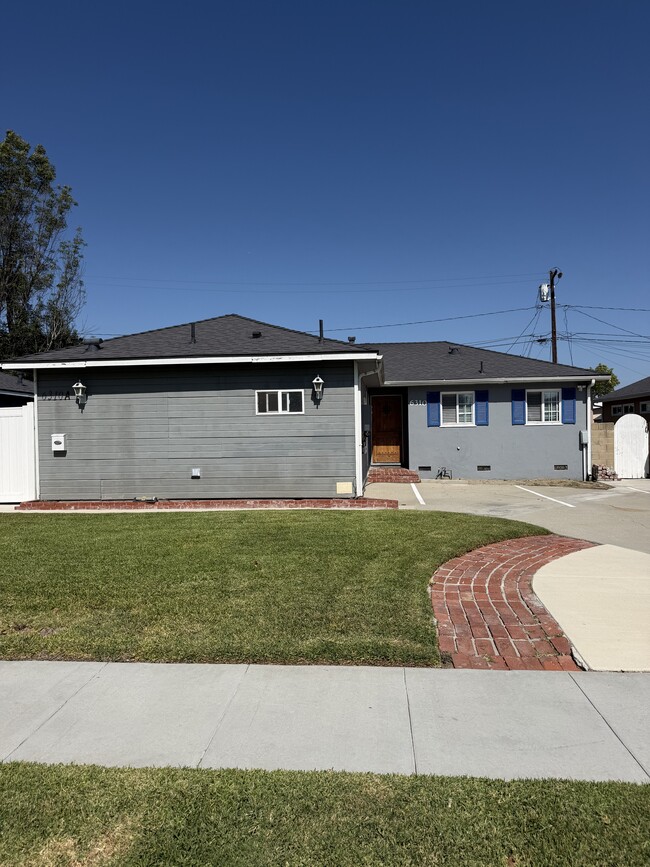 Frente - 6310 Indiana Ave